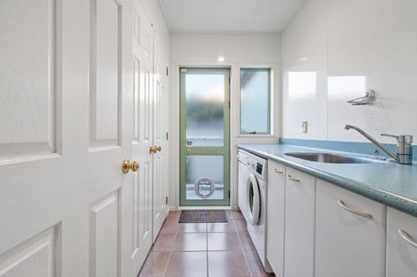 Photo of property in 9 Mariposa Crescent, Birkenhead, Auckland, 0626