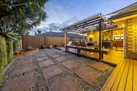 Photo of property in 43 Mt Lebanon Crescent, The Gardens, Auckland, 2105