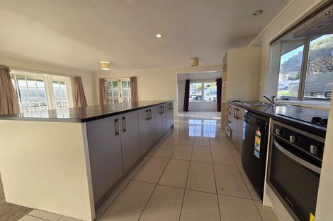 Photo of property in 67 Redoubt Road, Goodwood Heights, Auckland, 2105