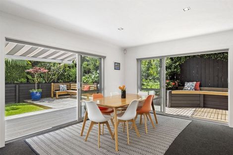 Photo of property in 7a Varlene Terrace, Forrest Hill, Auckland, 0620