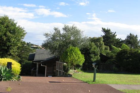 Photo of property in 16 Cayman Place, Unsworth Heights, Auckland, 0632