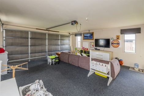 Photo of property in 16 Okarito Avenue, Levin, 5510