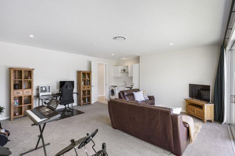 Photo of property in 5b Hobbs Road, Matakatia, Whangaparaoa, 0930
