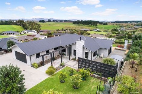 Photo of property in 14 Kendallvale Drive, Waiuku, 2123