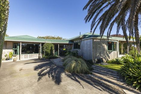 Photo of property in 128 Wairau Road, Oakura, 4314