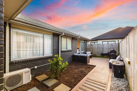 Photo of property in 15 Moemoea Avenue, Kumeu, 0810