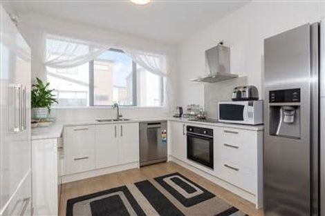 Photo of property in 42 Bloom Crescent, Sunnyvale, Auckland, 0612