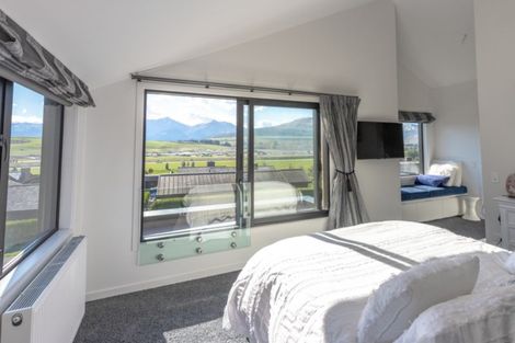 Photo of property in 2/27 Rannoch Drive, Jacks Point, Queenstown, 9371