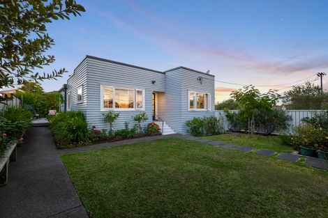 Photo of property in 1/10 Coronation Street, Belmont, Auckland, 0622