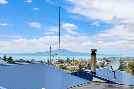 Photo of property in 1/266 Glamorgan Drive, Northcross, Auckland, 0630