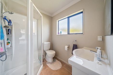 Photo of property in 5 Poppy Watts Grove, Stokes Valley, Lower Hutt, 5019