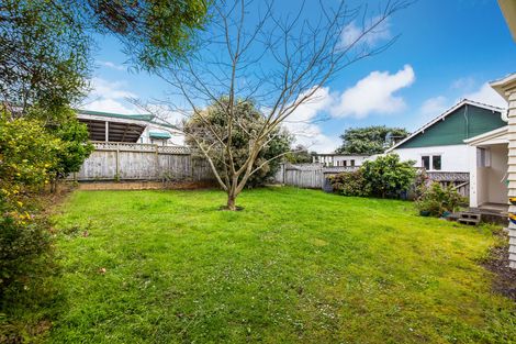Photo of property in 14 Binsted Road, New Lynn, Auckland, 0600