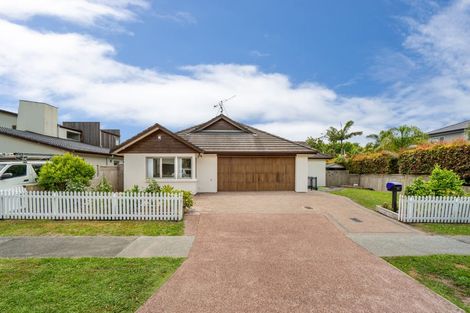 Photo of property in 11 English Oak Drive, Schnapper Rock, Auckland, 0632