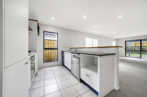 Photo of property in 37 Magic Way, Randwick Park, Auckland, 2105