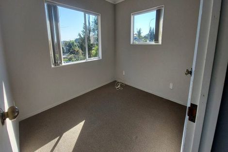 Photo of property in 187 Edmonton Road, Te Atatu South, Auckland, 0610