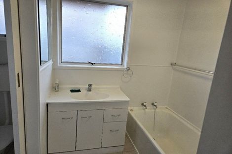 Photo of property in 2/56 Cockayne Crescent, Sunnynook, Auckland, 0620