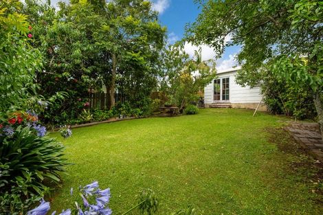 Photo of property in 25 Kitewao Street, Northcote, Auckland, 0627