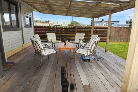 Photo of property in 2 Huia Street, Foxton Beach, Foxton, 4815