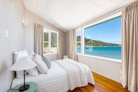Photo of property in 609 Marine Drive, Days Bay, Lower Hutt, 5013