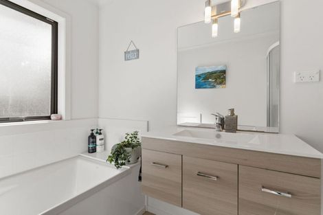 Photo of property in 12 Molesworth Street, Carterton, 5713