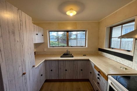 Photo of property in 2 Fitzwater Place, Henderson, Auckland, 0612