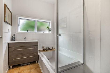 Photo of property in 2/158 Onewa Road, Northcote, Auckland, 0627