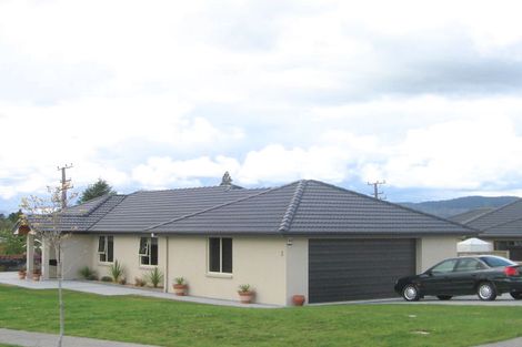 Photo of property in 2 Great West Road, Matipo Heights, Rotorua, 3015