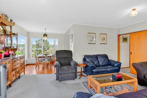 Photo of property in 220 Glamorgan Drive, Northcross, Auckland, 0630