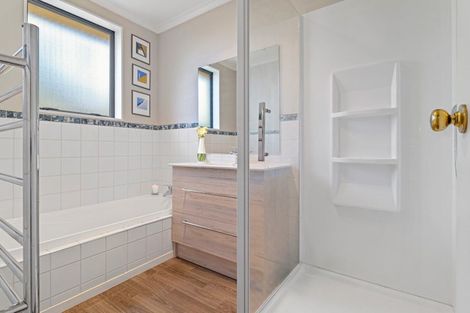 Photo of property in 38 Diomede Glade, Flagstaff, Hamilton, 3210