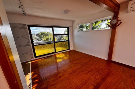 Photo of property in 75 Avonleigh Road, Green Bay, Auckland, 0604
