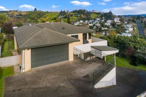 Photo of property in 17 Downing Place, Welcome Bay, Tauranga, 3112