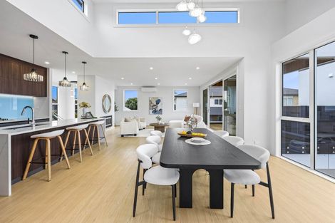 Photo of property in 40a The Esplanade, Eastern Beach, Auckland, 2012