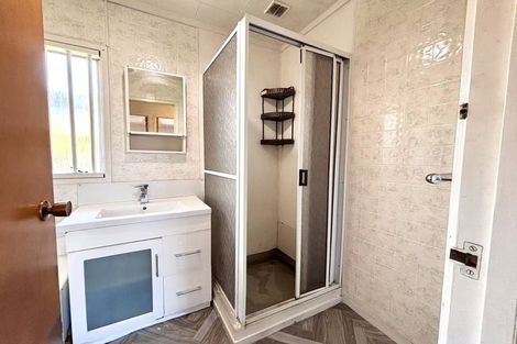 Photo of property in 190 Universal Drive, Henderson, Auckland, 0610