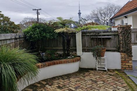 Photo of property in 2/39 Anglesea Street, Freemans Bay, Auckland, 1011