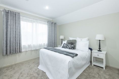 Photo of property in 100 Wayne Francis Drive, Flat Bush, Auckland, 2016