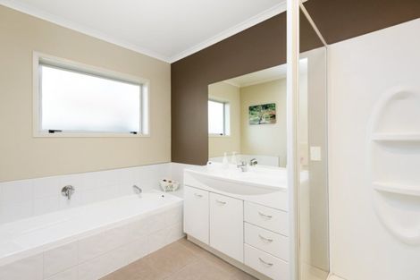 Photo of property in 2/100 Millers Road, Brookfield, Tauranga, 3110