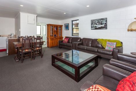 Photo of property in 100 Ocean Road, Whangamata, 3620