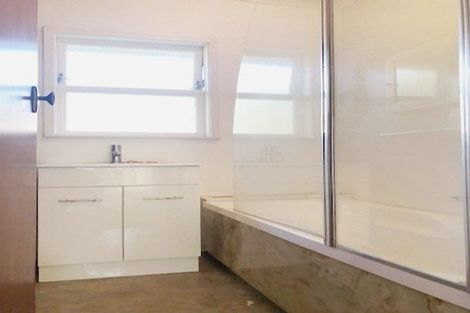 Photo of property in 1/99 Archers Road, Hillcrest, Auckland, 0629