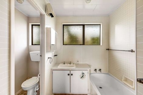 Photo of property in 114b Riversdale Drive, Merrilands, New Plymouth, 4312