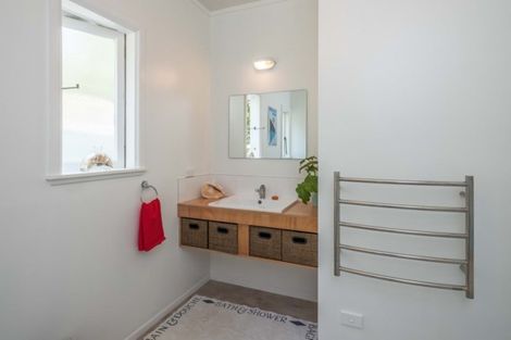 Photo of property in 24 Queens Road, Waikanae Beach, Waikanae, 5036