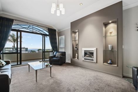 Photo of property in 6 Courtneys, West Harbour, Auckland, 0618