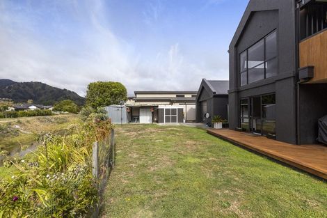 Photo of property in 15 Beach Road, Waikawa, Picton, 7220