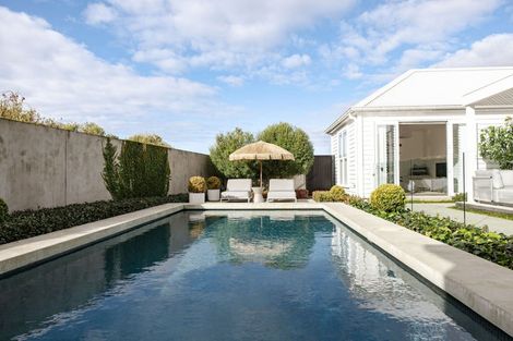 Photo of property in 12 Sandpiper Avenue, Point Wells, 0986