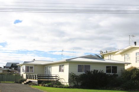 Photo of property in 59 Hartley Street, Foxton Beach, Foxton, 4815