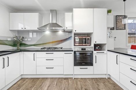 Photo of property in 4 Te Tiireke Drive, Glenview, Hamilton, 3206