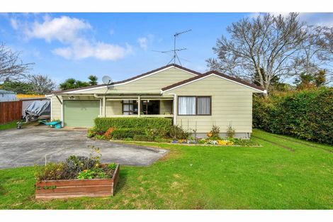 Photo of property in 2/8 Mcinnes Road, Weymouth, Auckland, 2103