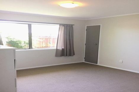 Photo of property in 24 Jillteresa Crescent, Half Moon Bay, Auckland, 2012