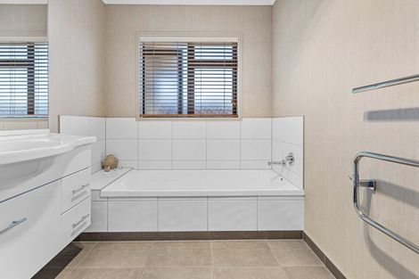 Photo of property in 137 Rowesdale Drive, Ohauiti, Tauranga, 3112