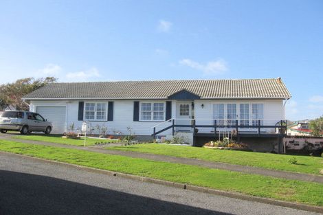 Photo of property in 3 Brian Place, Titahi Bay, Porirua, 5022