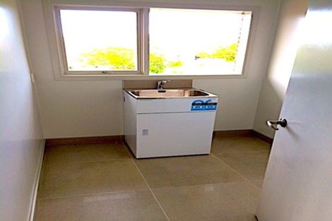 Photo of property in 9 Seaview Road, Castor Bay, Auckland, 0620